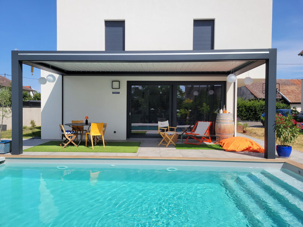 Pourquoi installer une pergola bioclimatique au bord de votre piscine ?