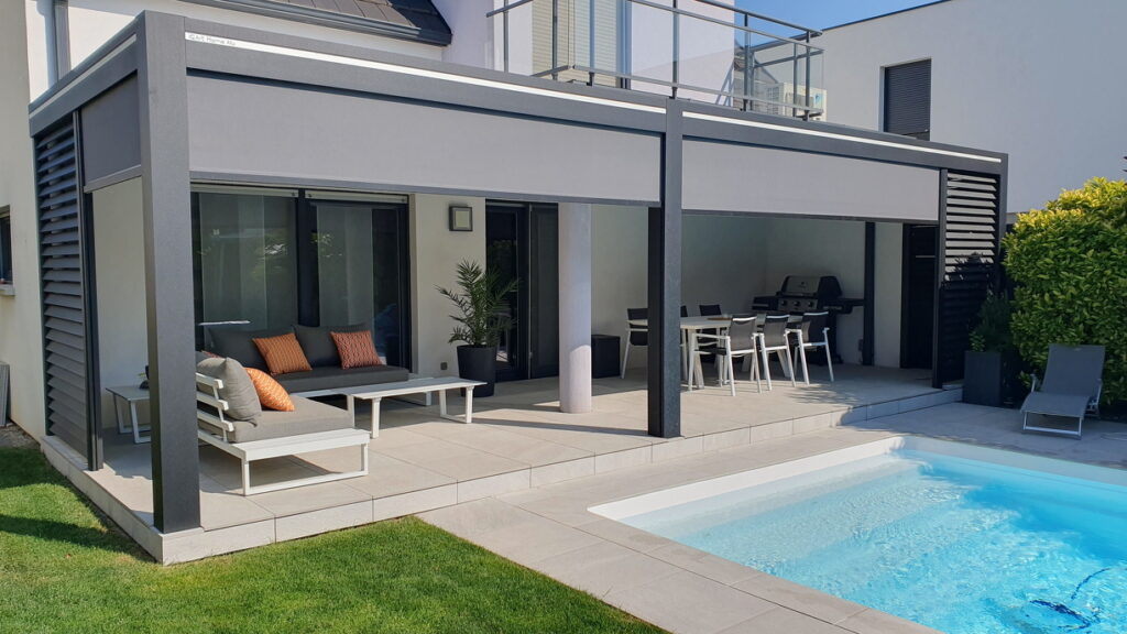 Pourquoi installer une pergola bioclimatique au bord de votre piscine ?